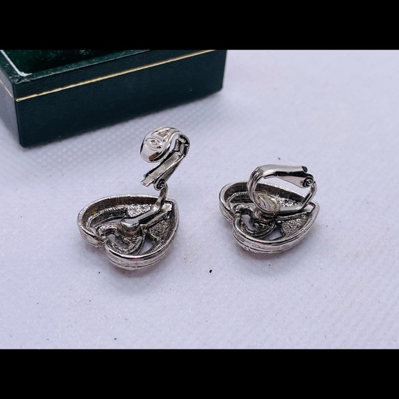 COPY - Pretty Victorian inspired pink stone heart 3/4” silver tone clip on earr… - Picture 4 of 4